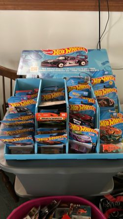 Hot wheels cars and one treasure hunt