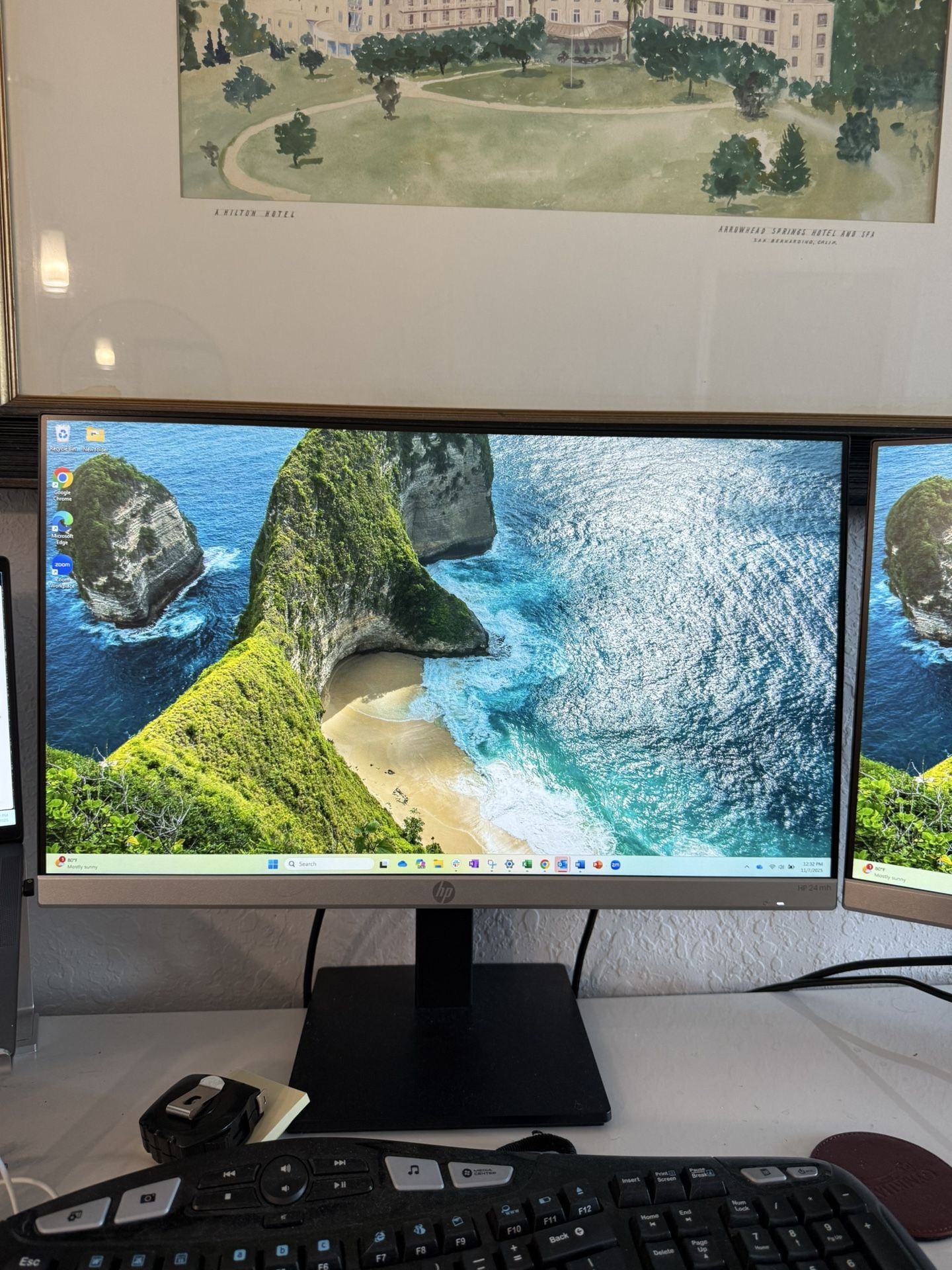 (2) HP MONITORS 24 MH (24in, 1080p, speakers)