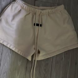 Essentials Shorts Eggshell