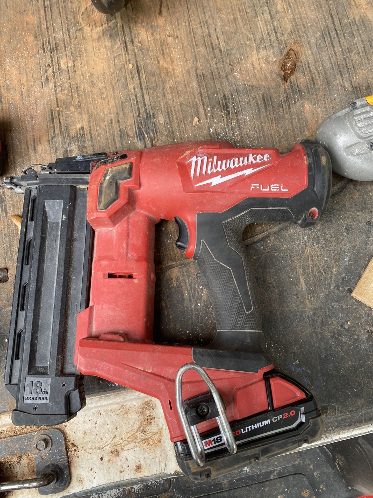 milwaukee 18 gauge brad nailer