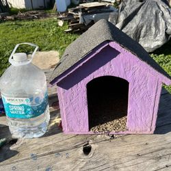 Like New Small Dog House With 2” Rails On. The Bottom 