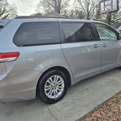 Toyota Sienna 