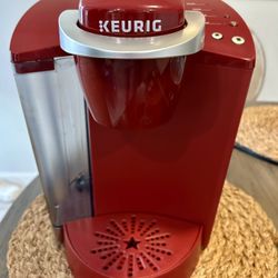Keurig K-Classic Red Single Serve Coffee Maker K50 works perfectly located in Lake Nona 32832