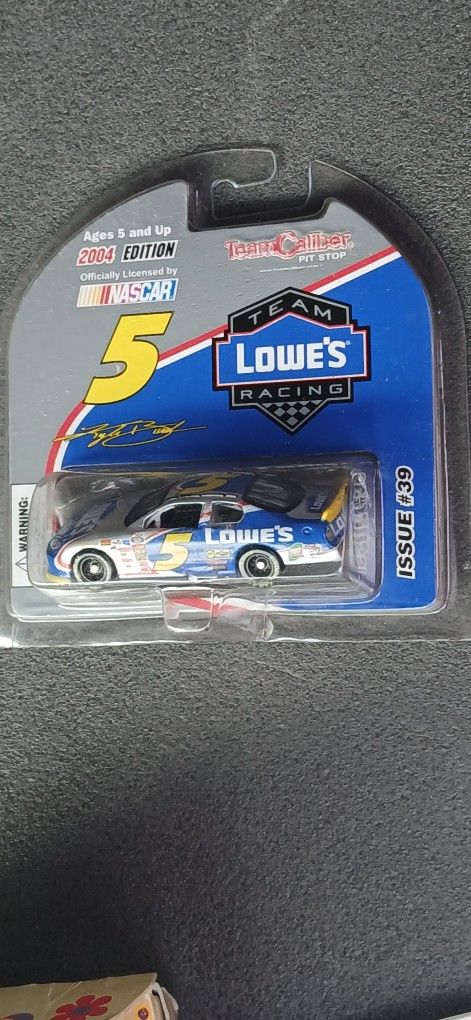 Issue #39Nascar #5 Lowe's car Kyle Busch rookie car unopenede