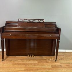Spinet Piano