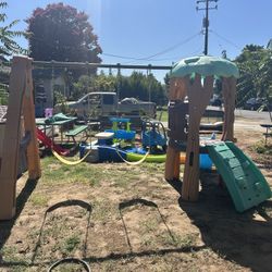 Little Tikes Tree House Swings Set