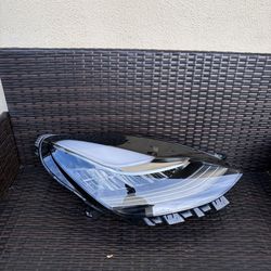 2017 2018 2019 2020 2021 2022 2023 2024 Tesla Model 3 / Y Right Passenger Headlight OEM