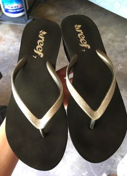 Black reef thong sandals