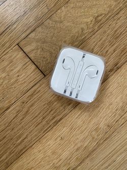 brand new apple earpods