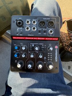 Harbinger LV7 7-Channel Analog Mixer with Bluetooth.