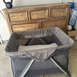 Nuna Pack and Play PICK UP TODAY 