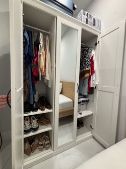 Door Wardrobe with Full-Length Mirror – Excellent Condition