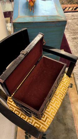 Decorative Trunk-Style Keepsake Box