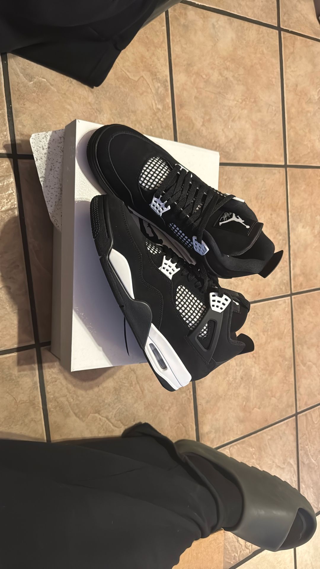 Jordan 4 White Thunders