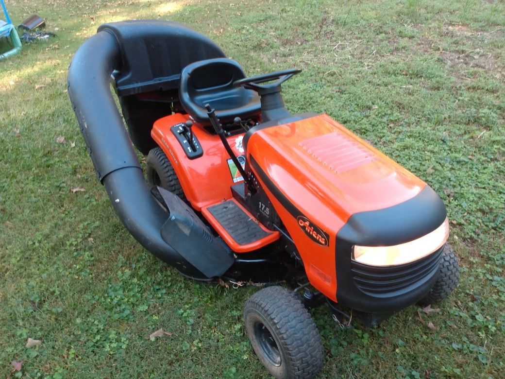 Riding mower 42" cut with leave catcher ,runs and cuts,delivery $40 extra