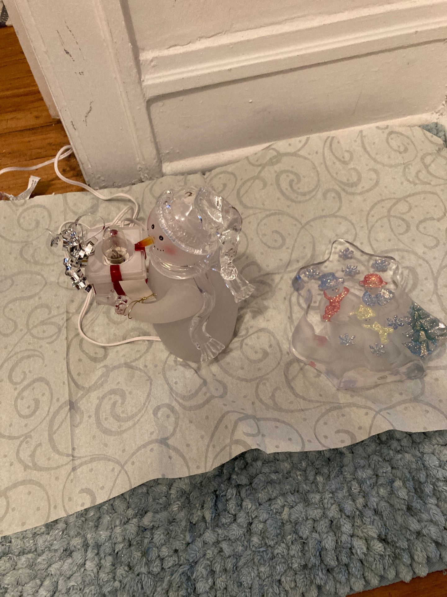 Two piece Christmas crystal set snowman holding gift that light up & A Christmas star