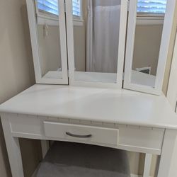 LIKE NEW! Vanity Table and Stool with Tri-Fold Mirrors and Drawer. Spotless!
