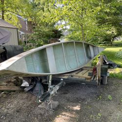 17 Ft Aluminum Canoe. 