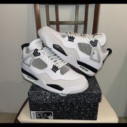 Jordan 4’s White Thunder & Military Blk