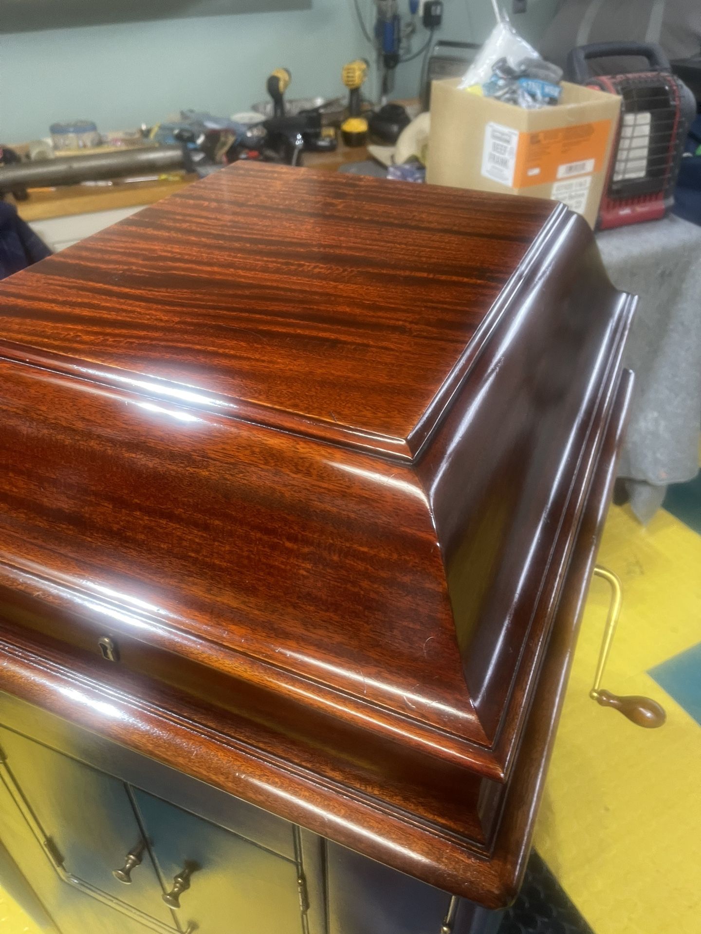 Victrola XVI -Early L-Door 1910