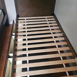 ⭐️⭐️⭐️⭐️⭐️Modern Wood Platform Bed w/ Storage Drawers  (2 Beds Available )  – Great Condition!