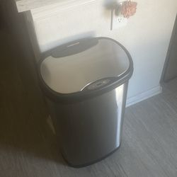 Trash can