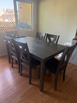 Dinning room table and 6 chairs set