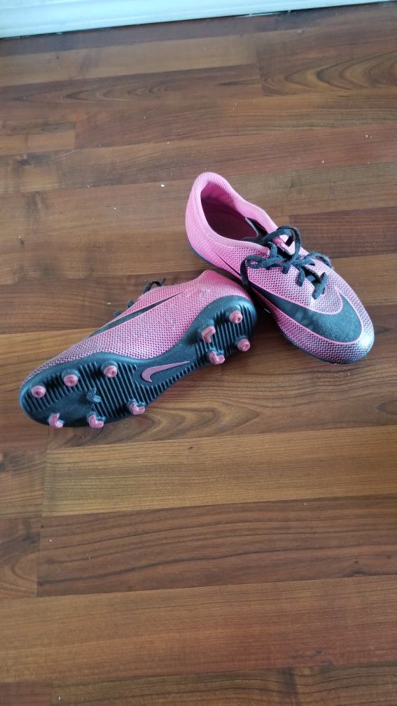 nike women's pink shoes