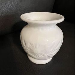 Preowned Vintage small white trinket or bud vase