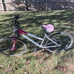 Women's Bike (Like New!)