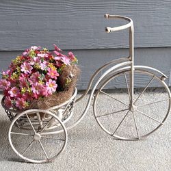 Vintage Metal Shabby Tricycle Bicycle Plant Stand Indoor Outdoor Garden Yard Porch Patio Decor