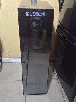 Dual Wine Fridge Cooler Like new Condition