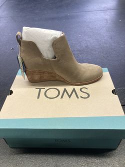 TOMS Kallie Taupe Grey Suede Heels Size 9.5 Womens