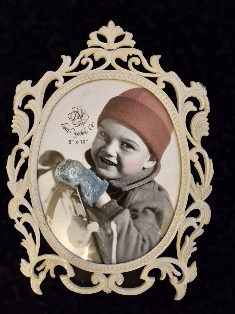 $15.00 - 14" Victorian Or Shabby Chic Style Picture Frame!  Gorgeous Design Style/8x10" Picture Ready!