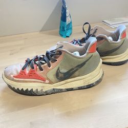 Size 12 Kyrie Irving Basketball Shoes 