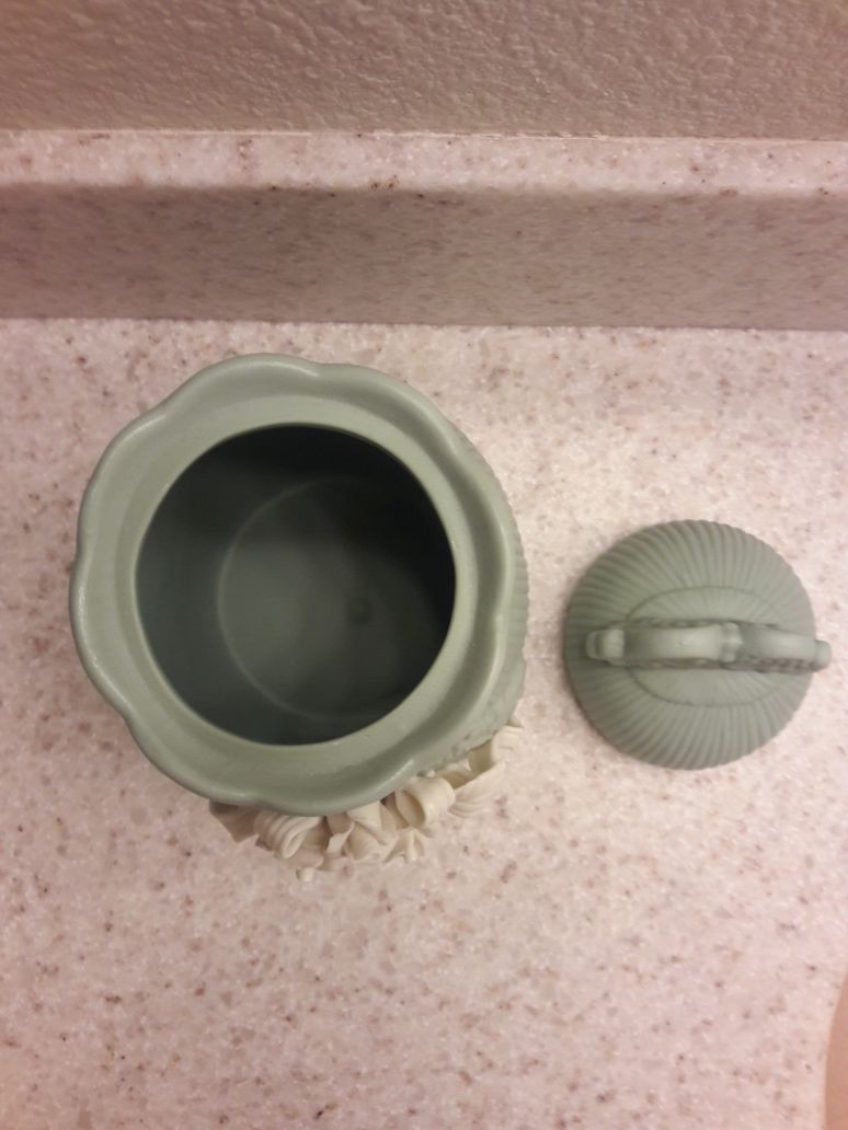 Ceramic jar, 7 in. tall, unique detailed design, please read the description. Check out my other offers. Pick up near 51st Avenue and Olive