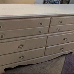 All drawers run smoothly, it's heavy