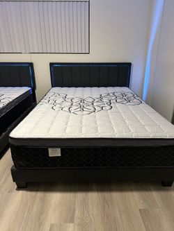 Queen size bed frame new in a box mattress included  we offer same day delivery   Cama Queen size Nueva en Caja Colchon. Incluido entregamos a domicil