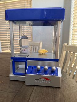 Kids claw machine