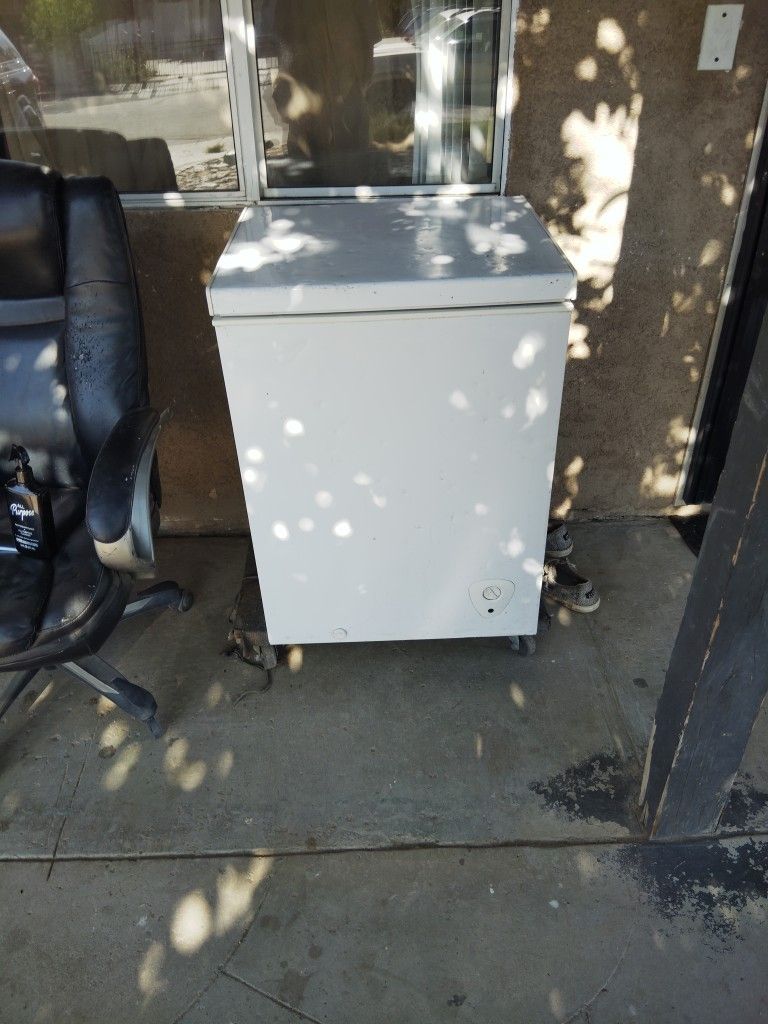 Deep Freeze Mini Fridge