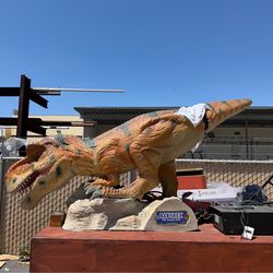 Tyrannosaurus rex animatronic