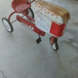 Vintage Antique Peddle Tractor