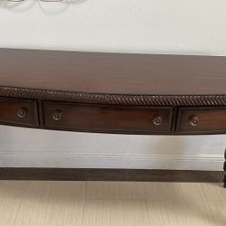 Beautiful Consola Table.
