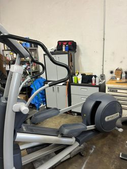 Precor 546 EFX Elliptical (Delivery Included)