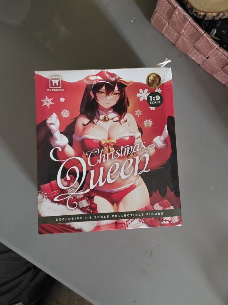 The Christmas Queen Amine Collectible statue.
