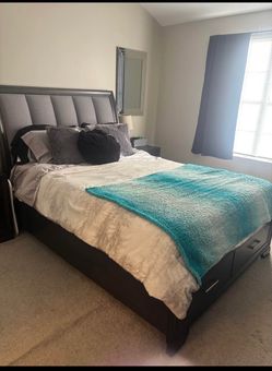 Queen Rooms To Go Bed Set (Need Gone ASAP)
