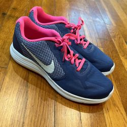 Nike Women’s Sneakers Size 9
