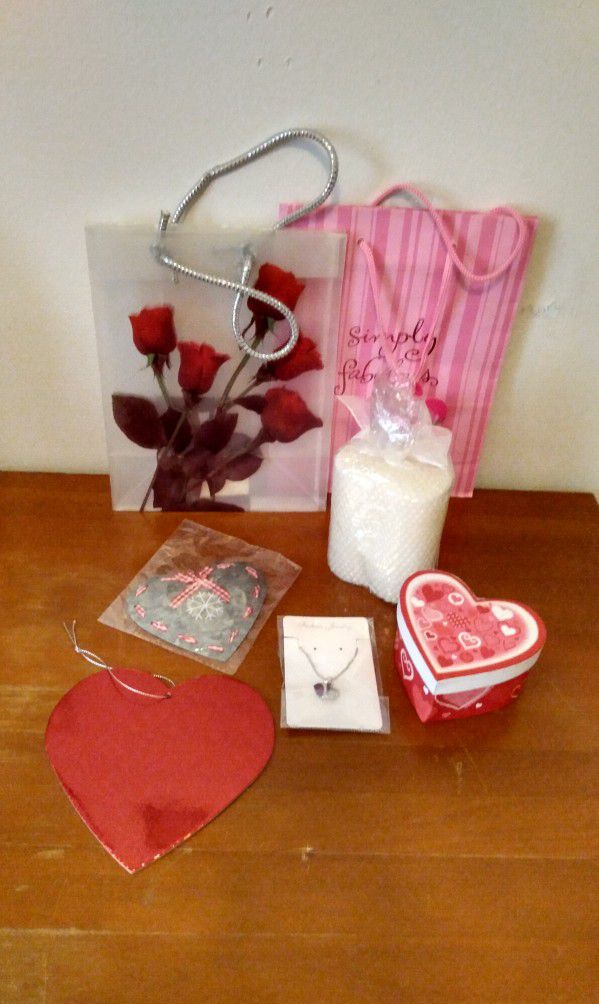 BRAND NEW IN PACKAGES WITH TAGS VALENTINE'S DAY 5 PIECE HEART GIFT SET FOR HER WITH GIFT BAG - YOUR CHOICE OF 2