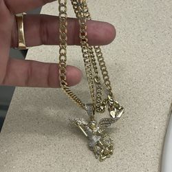 10k Brand New Pendant Only Wore Once Real Diamonds 100% Certified 