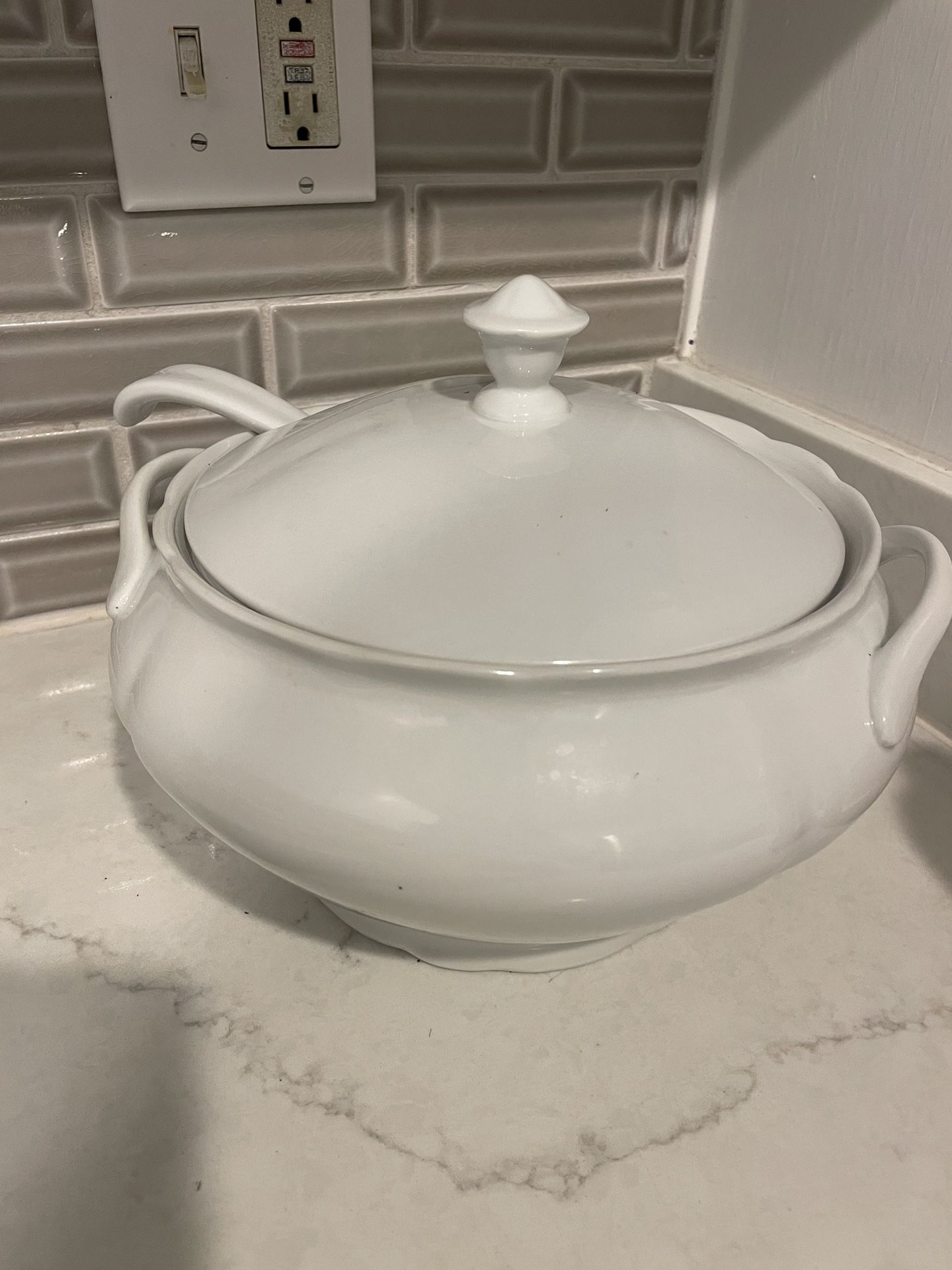 11” D Pretty Large soup bowl with spoon see details